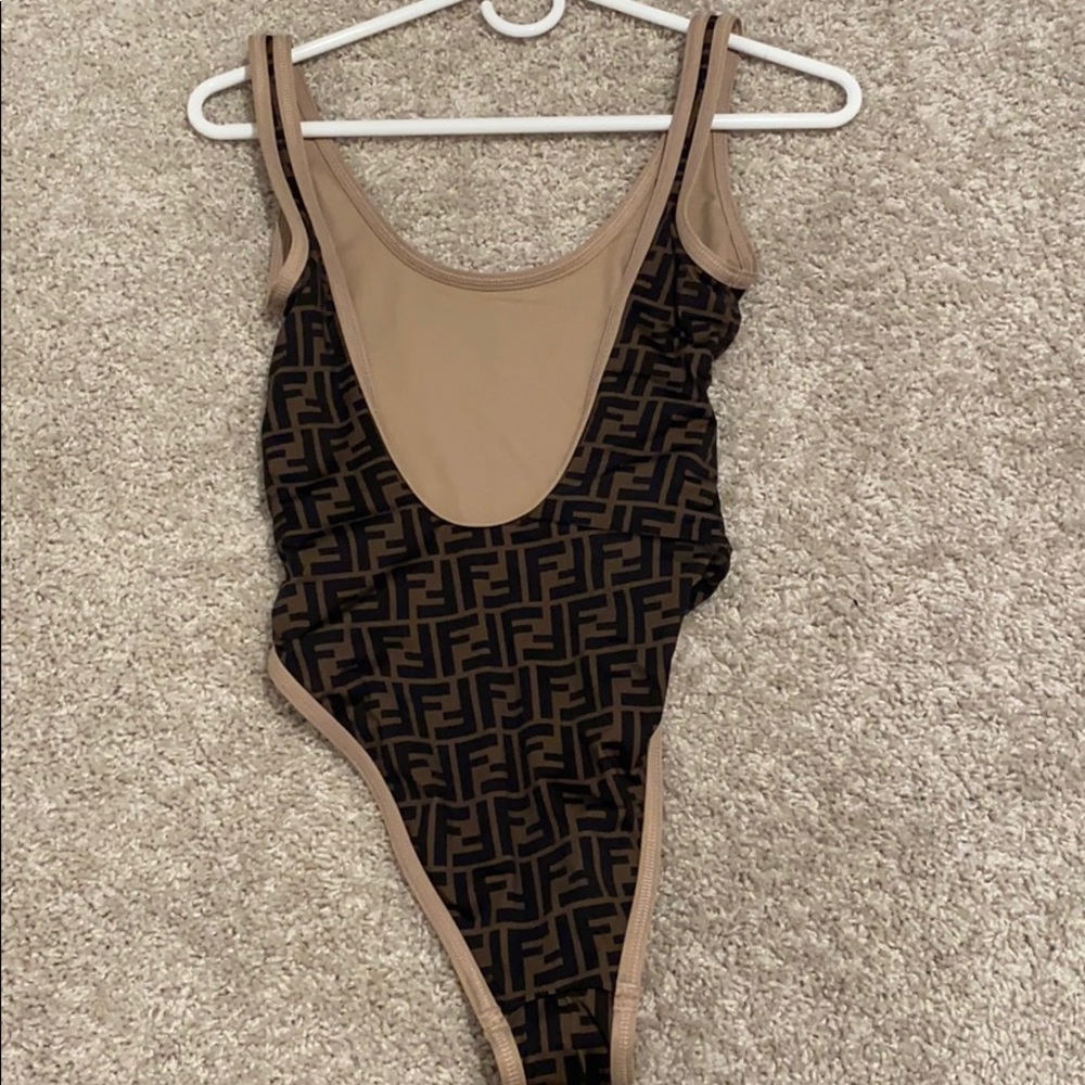 ❌SOLD❌ Reversible Fendi one-piece swimsuit 100% A - Picture 7 of 13